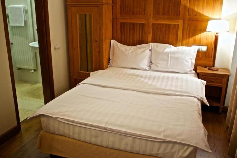 Classic Double Room,1739378253:JPEG