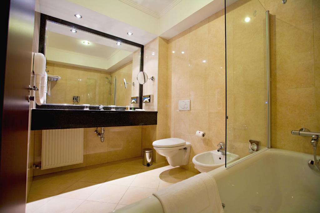 1 King Bed Non Smoking Suite